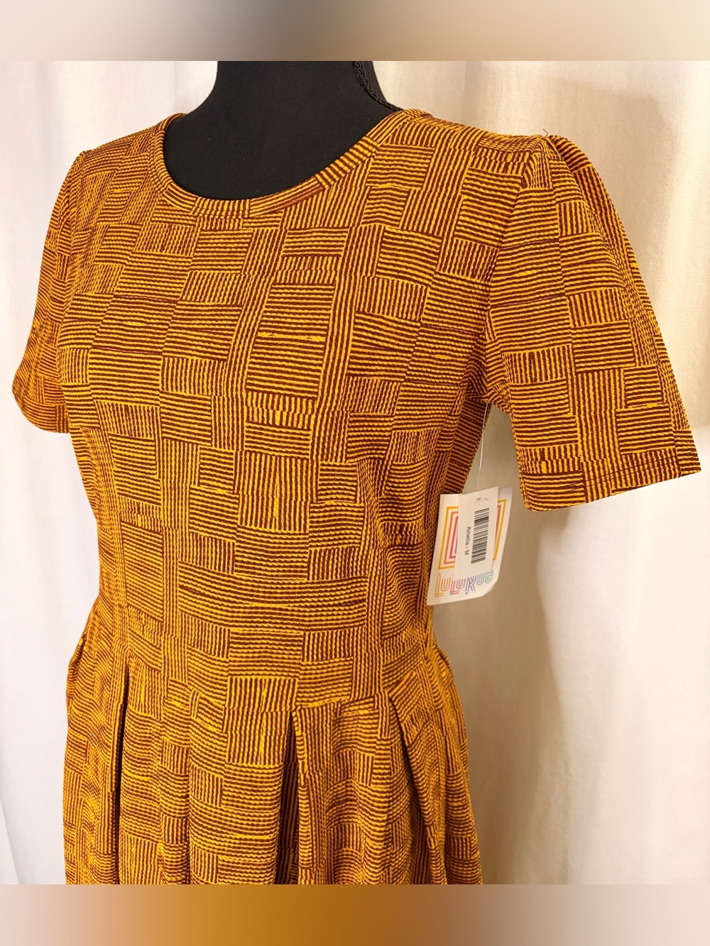 NWT LuLaRoe Size Medium Amelia Dress Textured Gold Geometric Pattern Pleated